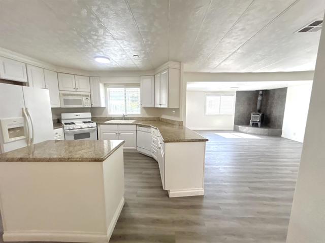 35109 Highway 79, Warner Springs CA: https://media.crmls.org/mediaz/b9f8f4a2-214c-4472-b4d2-cde6114e7ac4.jpg