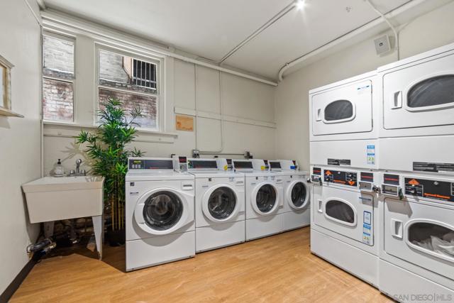 Image 7 of 27 For 950 9th Ave  