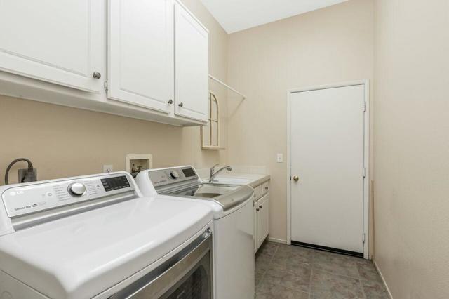 63 San Marino Circle, Rancho Mirage CA: https://media.crmls.org/mediaz/b9fa51b5-52df-4b7c-bf82-22978e244245.jpg