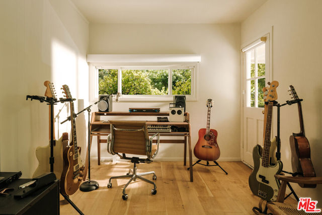 2610 Mandeville Canyon Road, Los Angeles CA: https://media.crmls.org/mediaz/b9fac0c8-0867-4e9f-aba3-de2674399522.jpg