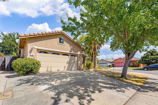 4 Mistyvale Ct, Sacramento CA: https://media.crmls.org/mediaz/b9fac5c3-8ddf-4796-84cc-b8dd24de7b0b.jpg