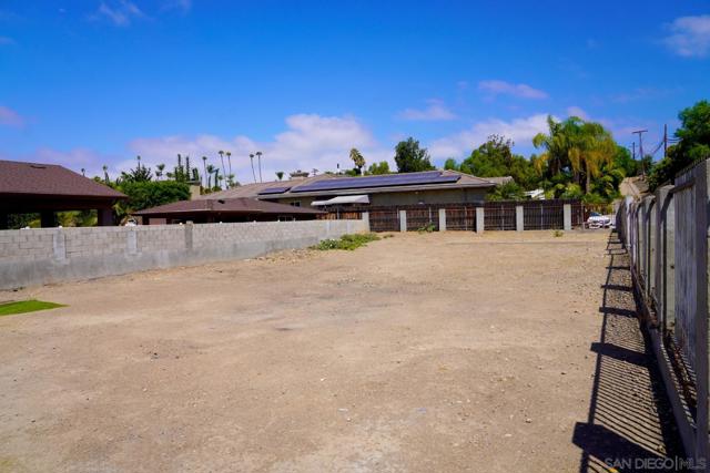 5361 Central Ave, Bonita CA: https://media.crmls.org/mediaz/b9fb0e4b-5a75-4de2-888e-da8e34c72611.jpg