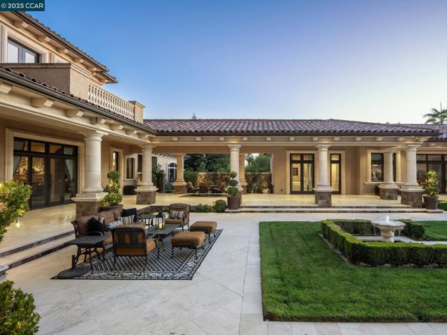 940 Eagle Ridge Dr, Danville CA: https://media.crmls.org/mediaz/b9fb26d3-229a-43cc-8832-a77e2f6c41f5.jpg
