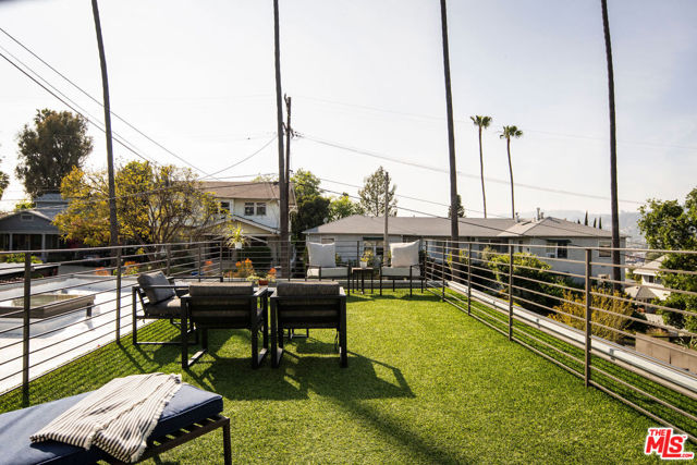 1344 Maltman Avenue, Los Angeles CA: https://media.crmls.org/mediaz/b9fb7a8a-87a3-4835-84ca-5bd0785ea776.jpg