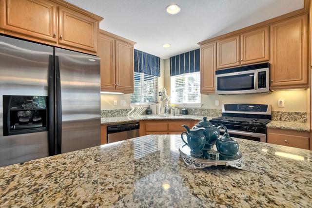 4031 Aidan Cir, Carlsbad CA: https://media.crmls.org/mediaz/b9fc0565-193c-462a-9ba5-99423033d711.jpg