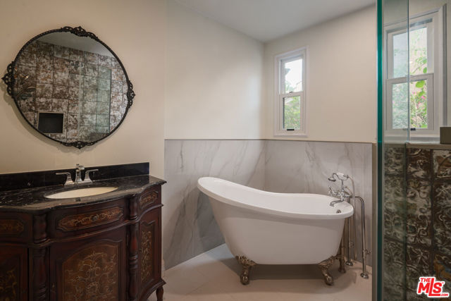 333 Virginia Avenue, Pasadena CA: https://media.crmls.org/mediaz/b9fd372d-e6b2-4c20-b08b-2b4e3c46cfb5.jpg
