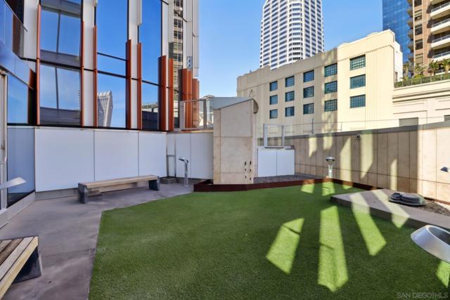 888 W E St, San Diego CA: https://media.crmls.org/mediaz/b9fd6417-35fe-4b5a-8e3f-6ab2a2af0c15.jpg