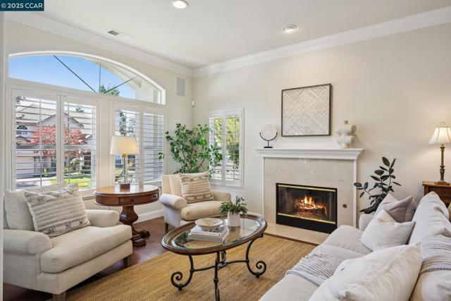 109 Forest Hill, Clayton CA: https://media.crmls.org/mediaz/b9fdb2e8-2808-406b-803f-f4a461ca1f33.jpg