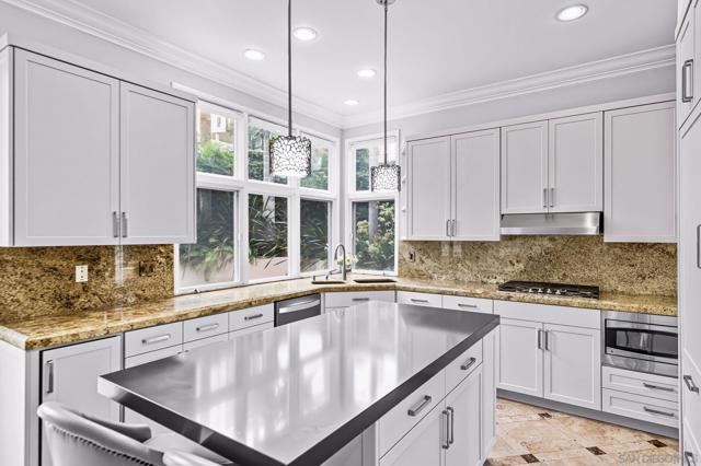 9703 Keeneland Row, La Jolla CA: https://media.crmls.org/mediaz/b9fe31b0-5c93-437c-adb1-f48fb075dfba.jpg