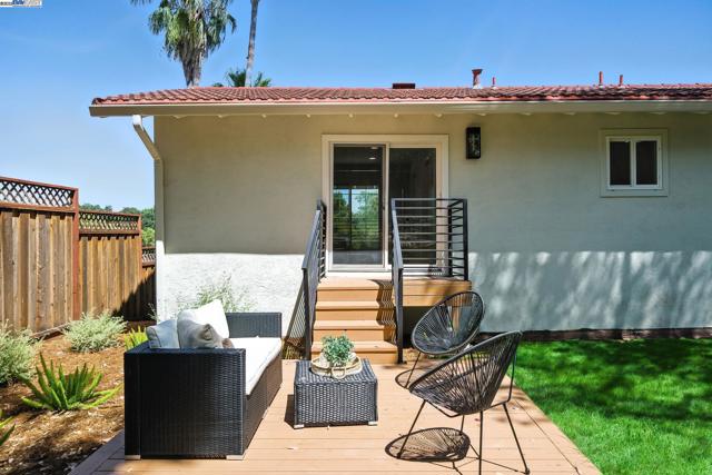 4253 Mirador Dr, Pleasanton CA: https://media.crmls.org/mediaz/b9ff21fb-7524-4e2f-8491-741178431aa1.jpg