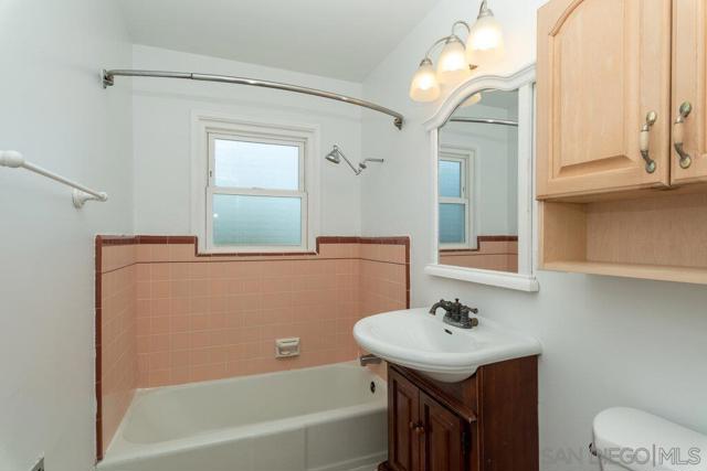 5064 Marlborough Dr, San Diego CA: https://media.crmls.org/mediaz/b9ff6236-6537-48bf-8b76-f243d5feeb35.jpg