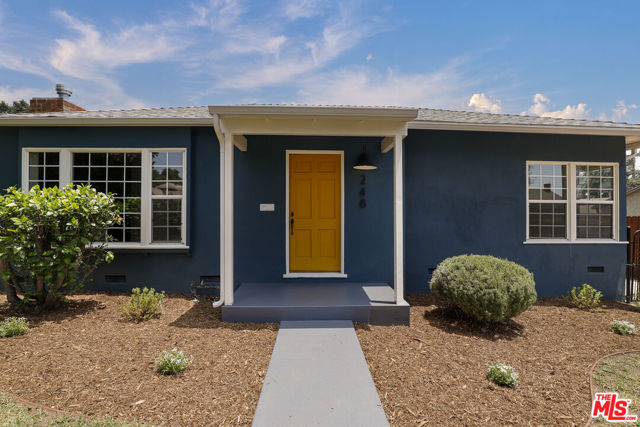 248 N Canyon Boulevard, Monrovia CA: https://media.crmls.org/mediaz/b9ffb7d7-0b0b-4703-b724-65c200170b22.jpg