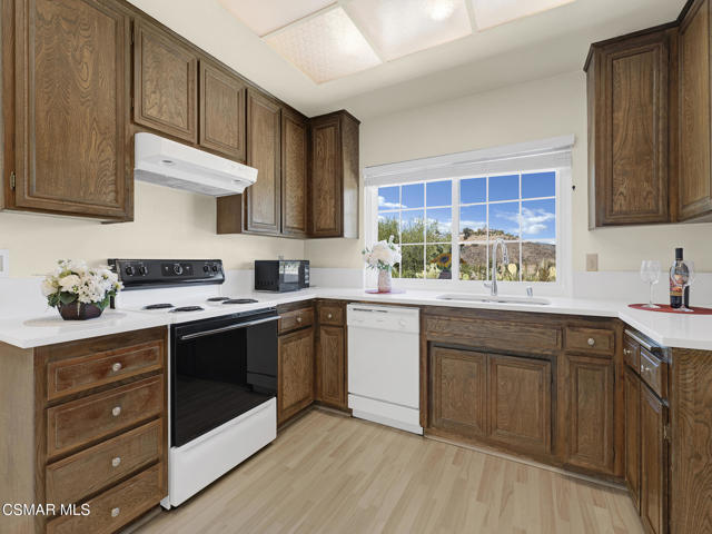 2031 Channelford Road, Westlake Village CA: https://media.crmls.org/mediaz/b9ffdab9-ca28-4c40-b8a7-b7e11e0beeb8.jpg