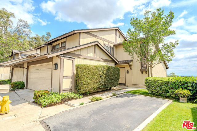 2366 Applewood Circle, Fullerton CA: https://media.crmls.org/mediaz/ba004d7d-ef69-497f-b939-959537f684d9.jpg