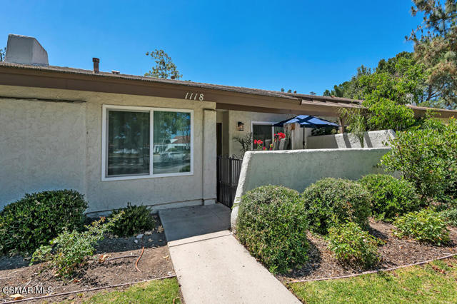 1118 Bright Glen Circle, Westlake Village CA: https://media.crmls.org/mediaz/ba0054a7-3253-40f3-9df6-baacb5a79c38.jpg