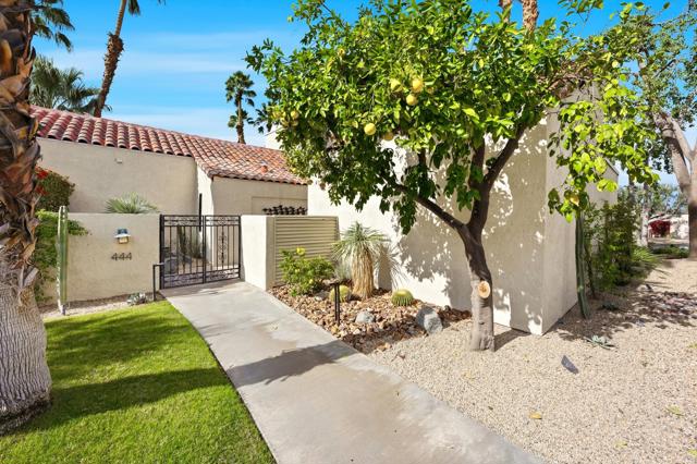 444 Sunningdale Drive, Rancho Mirage CA: https://media.crmls.org/mediaz/ba005e81-f60b-4168-a07e-d6c326d97cd5.jpg