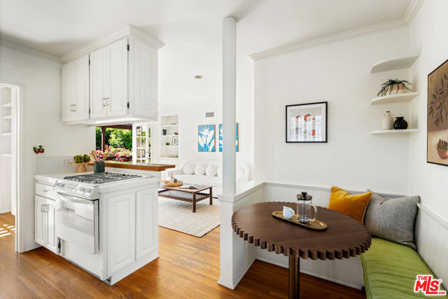 1475 Edris Drive, Los Angeles CA: https://media.crmls.org/mediaz/ba0071d4-bf7b-48bb-ac8f-abbebba9f3c9.jpg