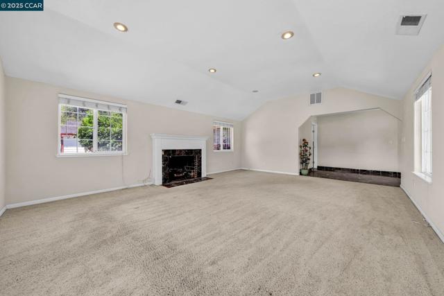 18127 Madison Ave, Castro Valley CA: https://media.crmls.org/mediaz/ba00e80b-1516-43b3-8c64-5f0aca0345a2.jpg