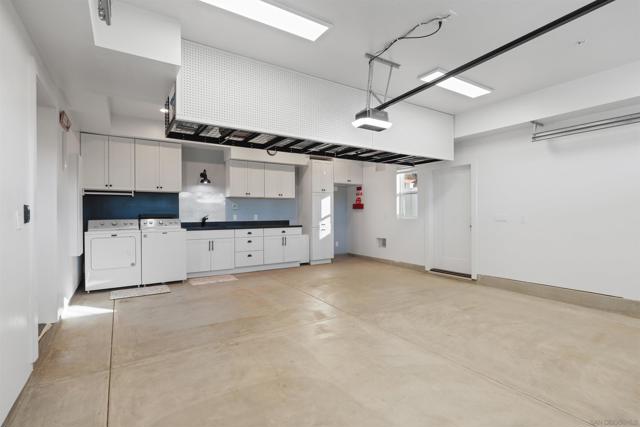 413 Delaware St, Imperial Beach CA: https://media.crmls.org/mediaz/ba00f287-ff58-4a61-b4fb-3149b4805321.jpg