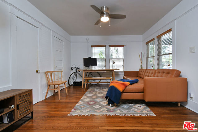 224 Horizon Avenue, Venice CA: https://media.crmls.org/mediaz/ba01232b-e005-40b3-ad0a-64e53cd2db60.jpg