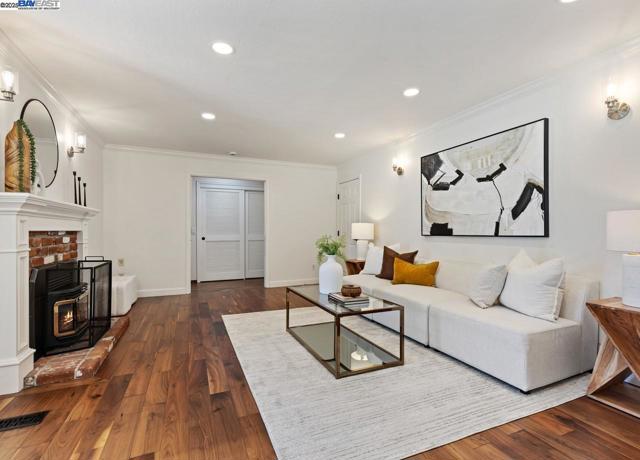 59 Arenas Ct, San Ramon CA: https://media.crmls.org/mediaz/ba012b23-2061-47bf-a3c8-ba3294bcdf35.jpg