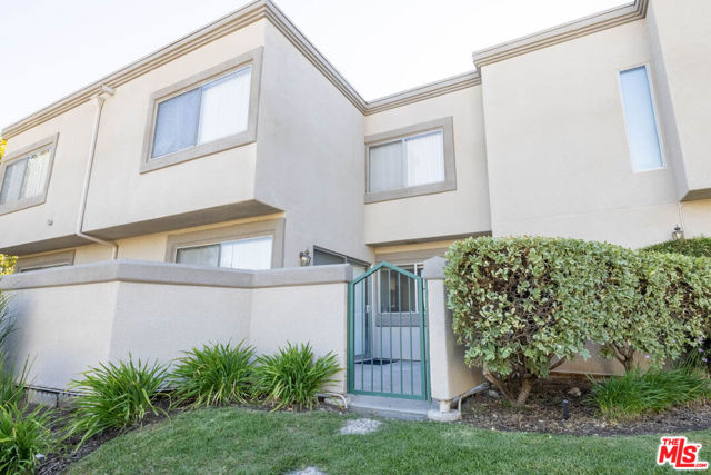 18524 Mayall Street, Northridge CA: https://media.crmls.org/mediaz/ba01d815-f589-4eb7-aba0-d802c62e22a4.jpg