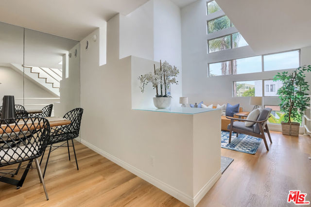 821 BAY Street, C5 photo 4