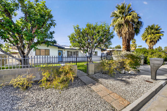 765 N Paseo De Anza, Palm Springs CA: https://media.crmls.org/mediaz/ba026710-9277-470c-ae26-c5147e56840d.jpg