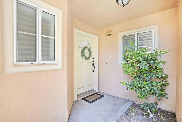 731 Edgewater Dr, Chula Vista CA: https://media.crmls.org/mediaz/ba02bcbc-174f-4e86-99db-0f499e931238.jpg