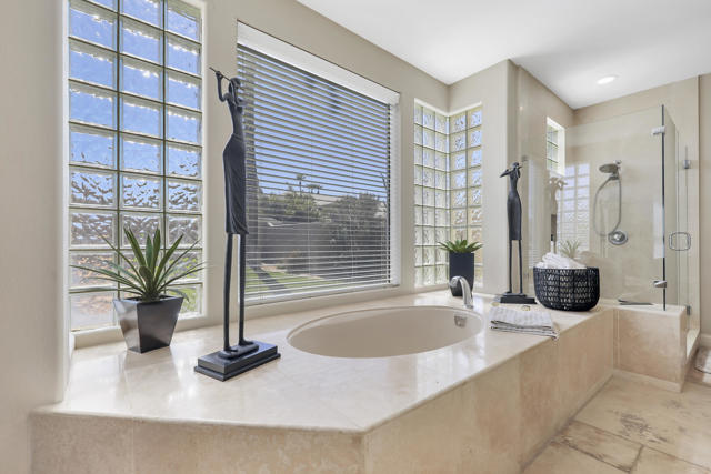 41800 Jones Drive, Palm Desert CA: https://media.crmls.org/mediaz/ba02f305-45e5-4a20-9856-ac0948309321.jpg
