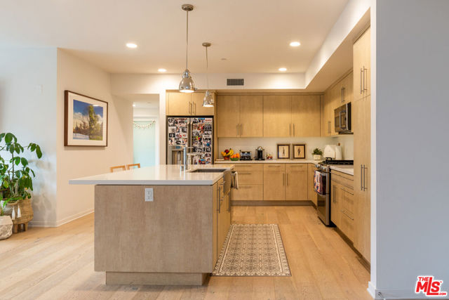 4240 Laurel Canyon Boulevard, Studio City CA: https://media.crmls.org/mediaz/ba033bc7-f7dd-4cc5-8e50-294c61b025af.jpg