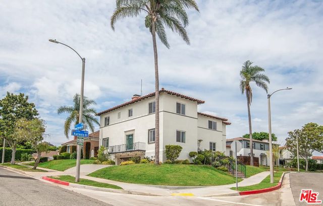 3691 Aureola Boulevard, View Park CA: https://media.crmls.org/mediaz/ba03cb81-0def-4d5f-9cd0-49efe5245999.jpg