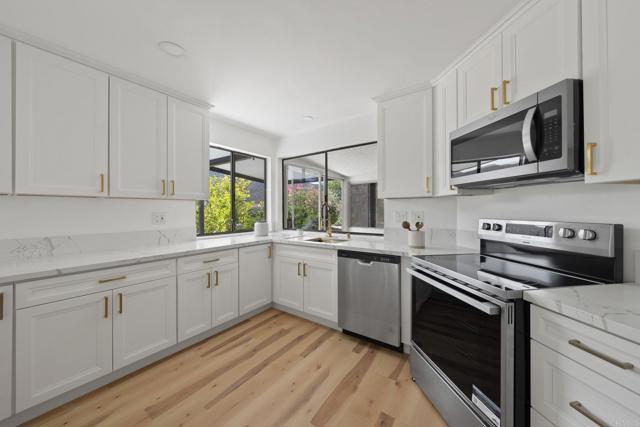 Detail Gallery Image 6 of 37 For 8975 Lawrence Welk Dr, Escondido,  CA 92026 - 2 Beds | 2 Baths