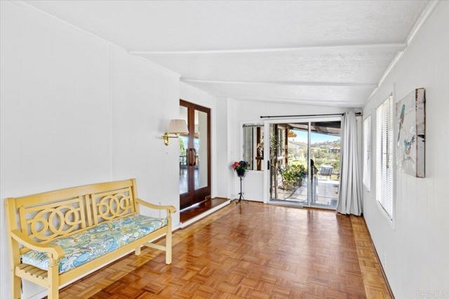 8975 Lawrence Welk Dr, Escondido CA: https://media.crmls.org/mediaz/ba03ef6b-f755-4594-9fea-1701b3ac875a.jpg