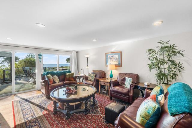 436 Camino Al Mar, La Selva Beach CA: https://media.crmls.org/mediaz/ba0451dc-d3a6-4239-b9a1-25cefca4f719.jpg