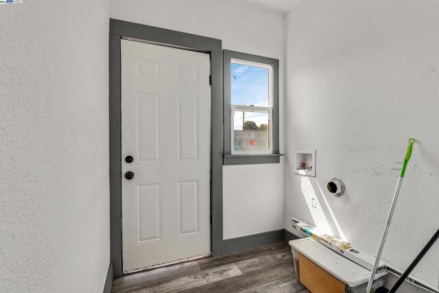 2708 60th Avenue, Oakland CA: https://media.crmls.org/mediaz/ba04c8d2-0f65-4be1-98cf-66432fcd31e5.jpg