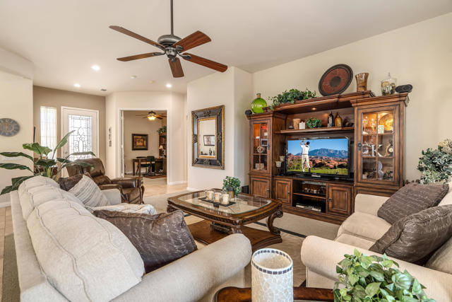 80132 Avenida Santa Olivia, Indio CA: https://media.crmls.org/mediaz/ba050e7b-4e29-4e14-8078-998071499efb.jpg