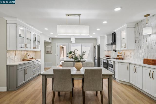 1736 Golden Rain Rd, Walnut Creek CA: https://media.crmls.org/mediaz/ba05512d-75ac-4b9a-8f3a-3646dcacae49.jpg