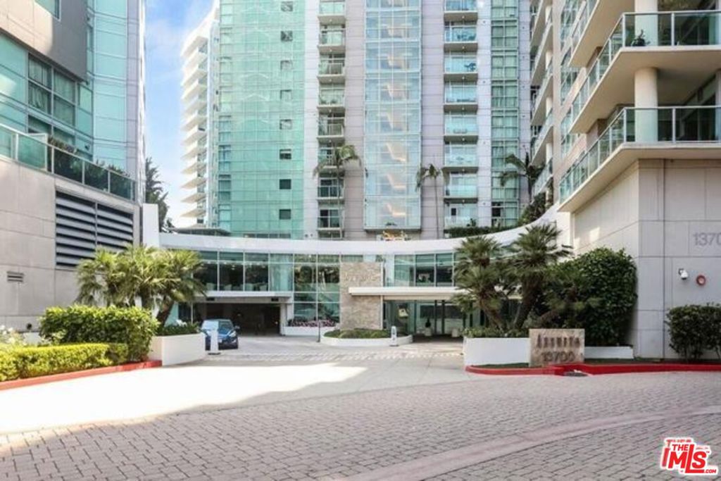 13700 Marina Pointe Drive #618