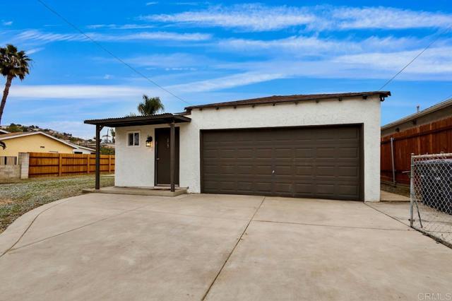 821 Maria Avenue, Spring Valley CA: https://media.crmls.org/mediaz/ba062184-dc3e-4a4f-bbfe-1a68362d3025.jpg