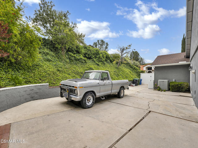 3950 United Road, Agoura Hills CA: https://media.crmls.org/mediaz/ba0632fa-8c65-42a6-9671-8e3071c84052.jpg