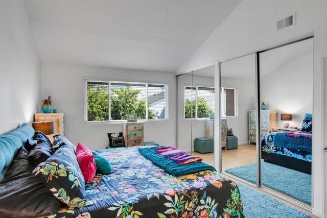 Detail Gallery Image 9 of 23 For 3380 Caminito Gandara, La Jolla,  CA 92037 - 3 Beds | 2/1 Baths