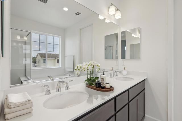 231 Mindy Way, Pittsburg CA: https://media.crmls.org/mediaz/ba06ae32-ea71-4de5-a590-7c8c72bd2a39.jpg