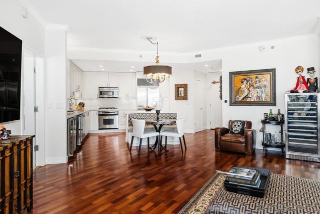700 W Harbor Dr, San Diego CA: https://media.crmls.org/mediaz/ba07a420-4ae0-43d8-aa8c-8e95b60a4b06.jpg