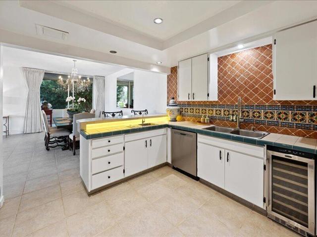 899 Island Drive, Rancho Mirage CA: https://media.crmls.org/mediaz/ba080c47-6d05-4351-b428-8ffd7a7cdc55.jpg