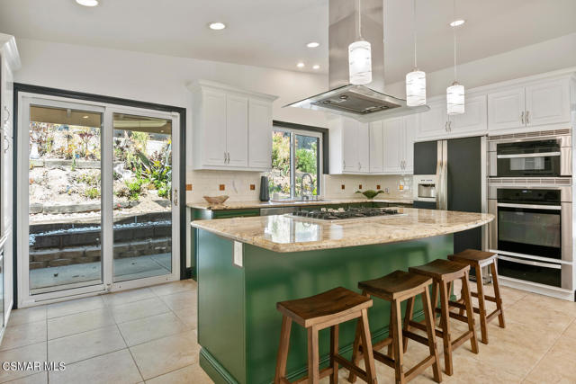 4809 Dunman Avenue, Woodland Hills CA: https://media.crmls.org/mediaz/ba08316a-a525-4b25-845e-ca2952aad47e.jpg