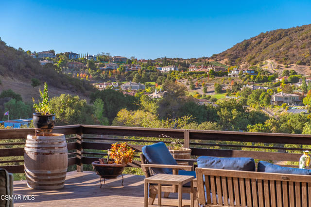 356 E Carlisle Road, Thousand Oaks CA: https://media.crmls.org/mediaz/ba085665-6da3-480a-8fa5-9c83e658048d.jpg