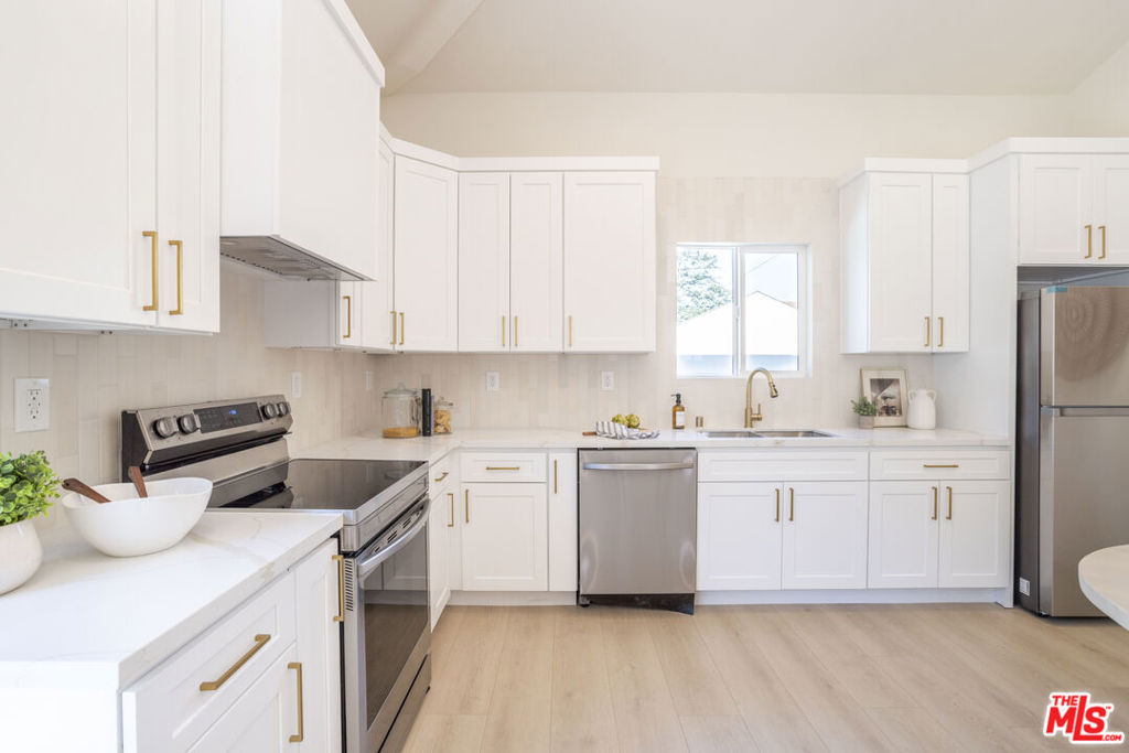 824 N Lima StreetBurbank image #29