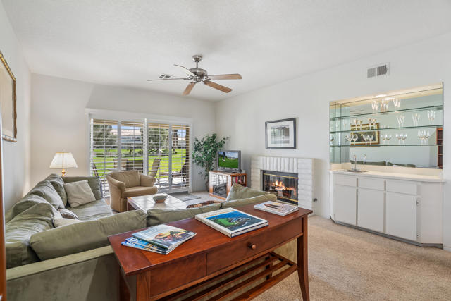 280 Vista Royale W Circle, Palm Desert CA: https://media.crmls.org/mediaz/ba088008-c6a8-4a78-8c39-685c8df7238a.jpg