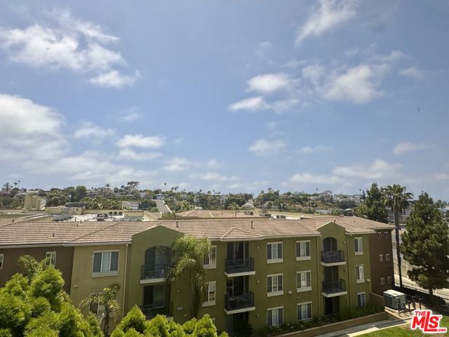 8701 Delgany Avenue, Playa del Rey CA: https://media.crmls.org/mediaz/ba08c3ff-7129-4744-aa45-0088db991d53.jpg